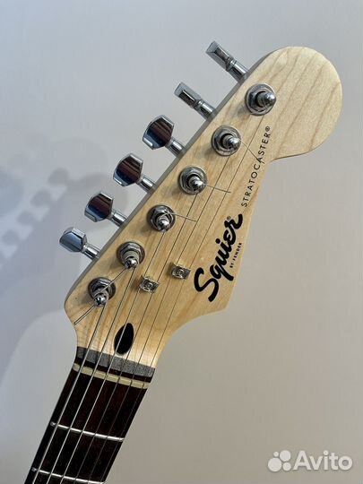 Электро гитара Squier stratocaster by Fender H-S-S
