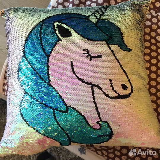 Подушка с пайетками