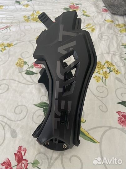 Крепление для защиты подбородка