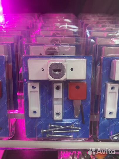 Блокирующий замок для евроокна