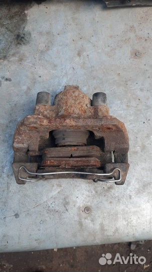 Суппорт тормозной задний правый Volvo S80