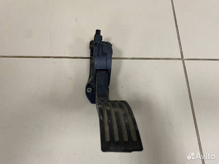 Педаль газа Ford Focus 3 2011