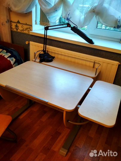 Растущая парта Дэми для школьника со стулом