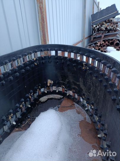 Гусеница и ведущий вал со звездами тайга 500 бу