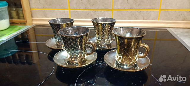 Кофейные чашечки с блюдцами