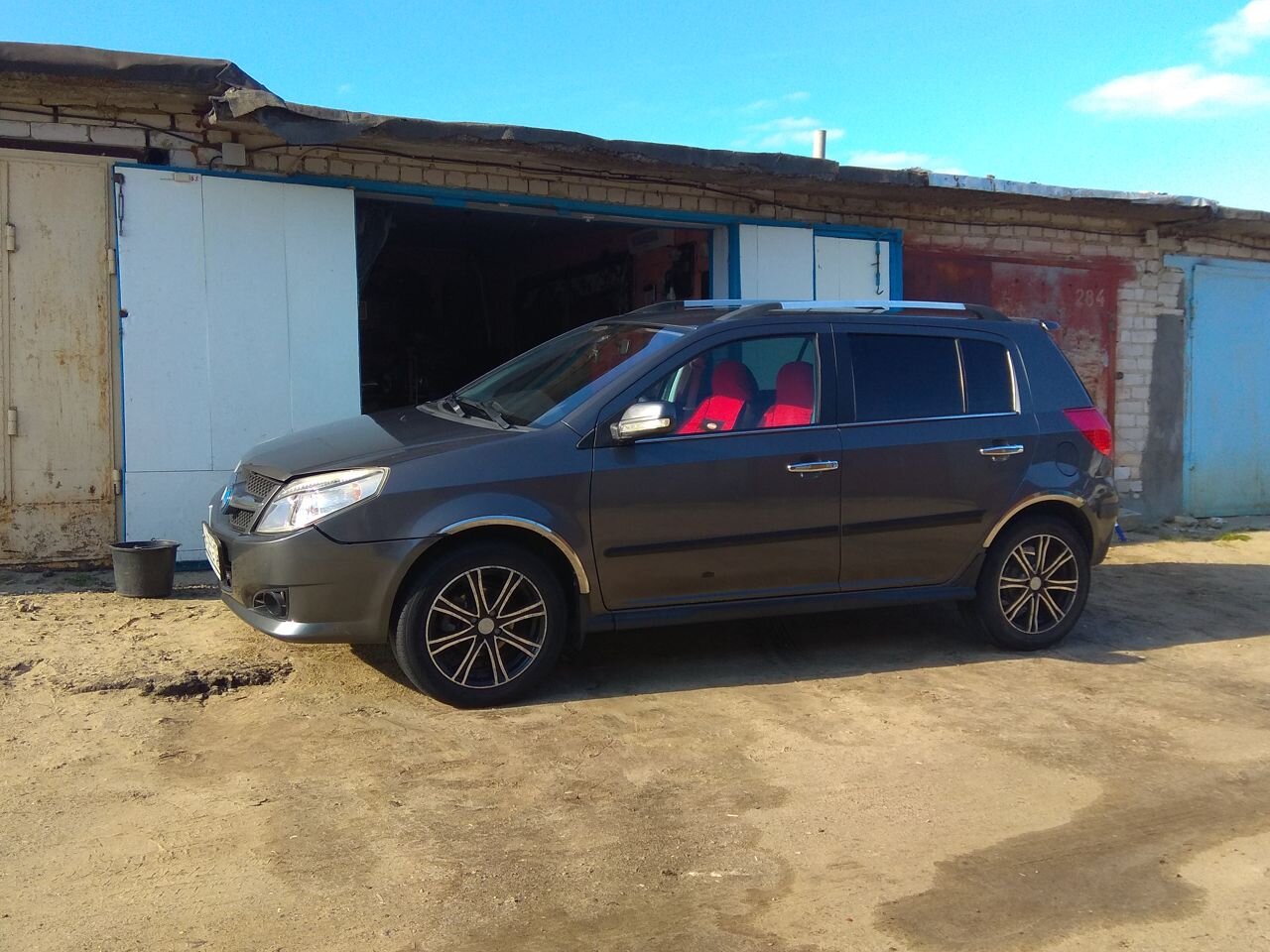 Geely MK Cross: фото владельца