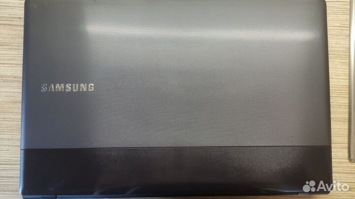 Ноутбук Samsung NP300E5C