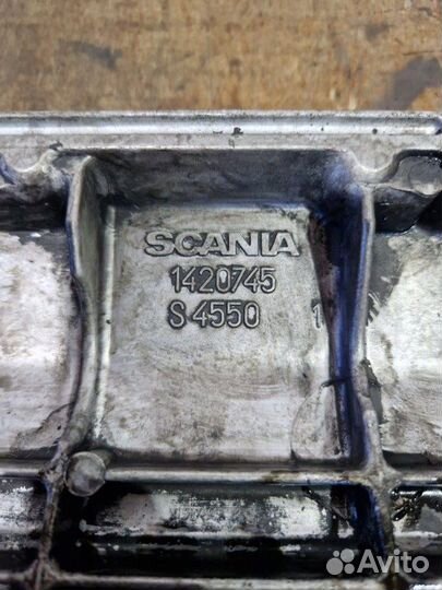 Крышка двигателя Scania DSC12