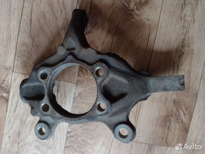 Nissan Juke Поворотный кулак правый