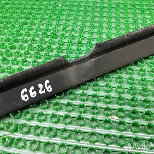 Уплотнитель стекла двери задний левый Volkswagen