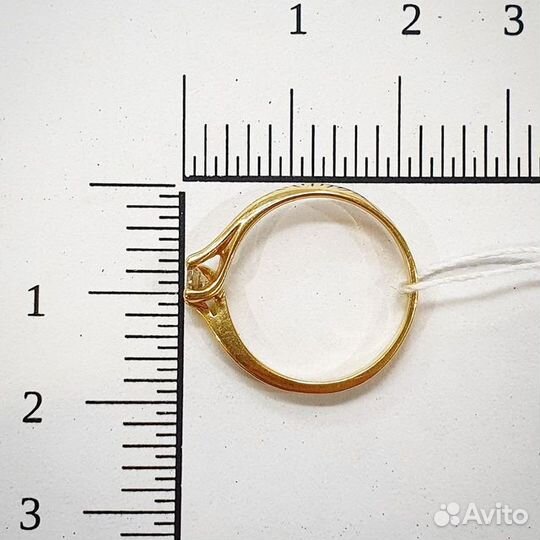 Кольцо с природным камнем Золото