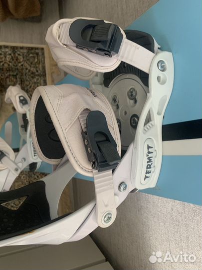 Сноуборд с креплениями и ботинками