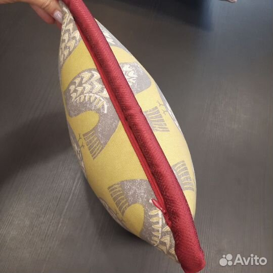 Красивая подушка 30 х 30 декоративная