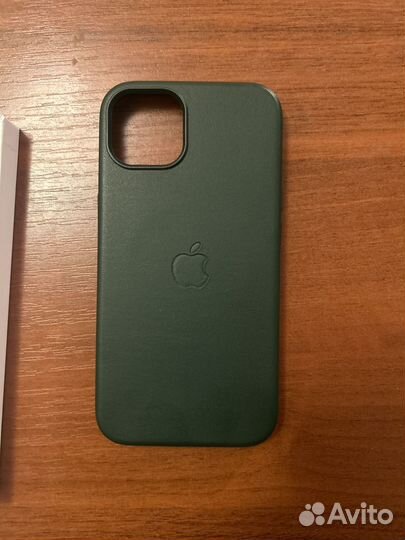 Чехлы на телефон iPhone 13