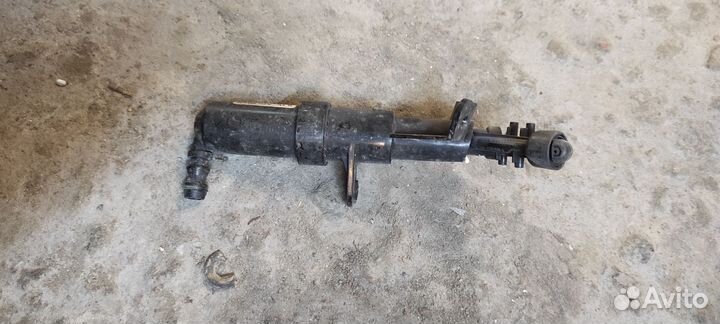 Форсунка омывателя фар VW Passat CC