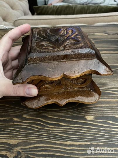 Деревянная шкатулка резная