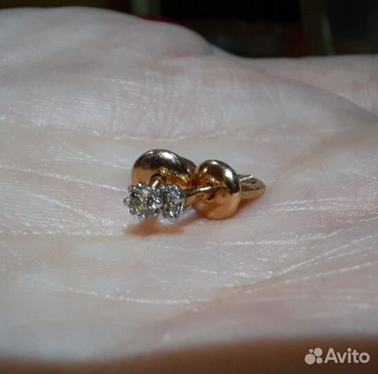 Золотые серьги пусеты с бриллиантами