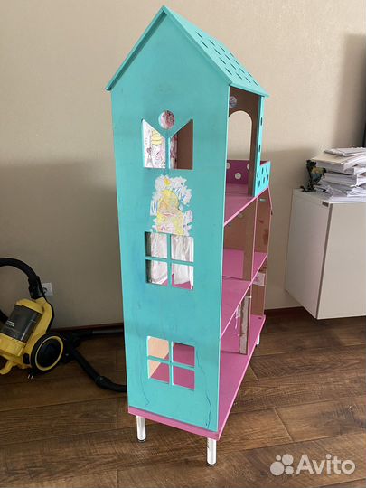 Большой кукольный домик