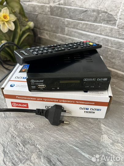 DVB-T2 тв приставка (тюнер) D-color DC1302HD