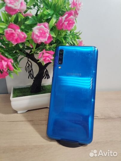 Samsung Galaxy A50, 4/64 ГБ