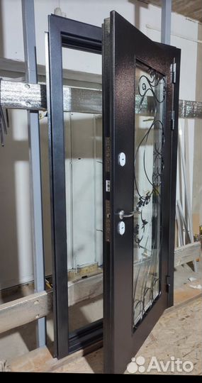 Дверь входная с зеркалом