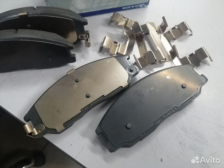 Колодки тормозные передние Хендай Тражет. Новые. О