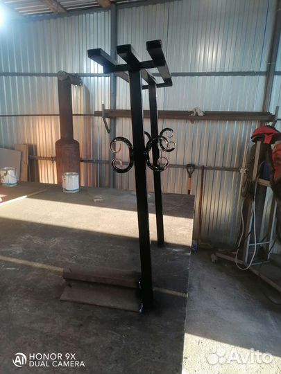 Столи и лавочка