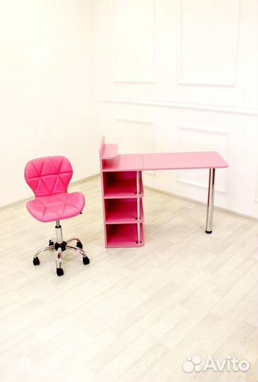 Маникюрный столик