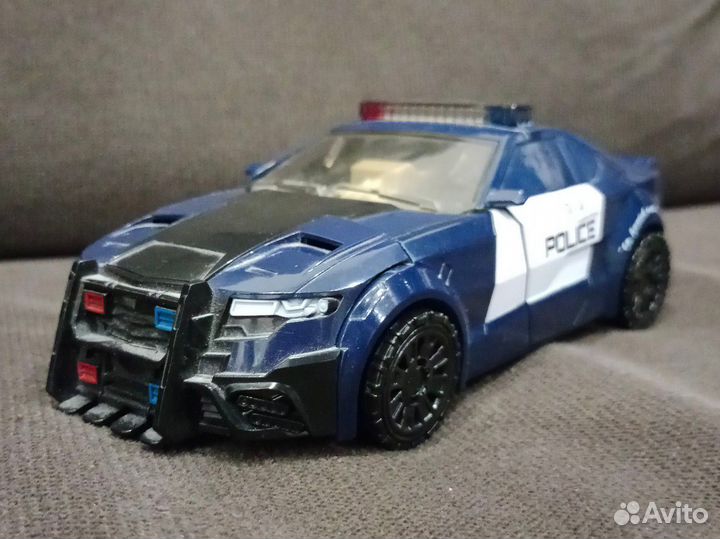 Игрушка - трансформер Баррикейд