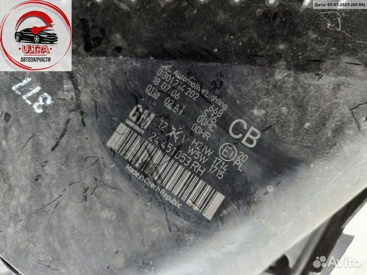 Фара правая б/у Opel Zafira B 24451053