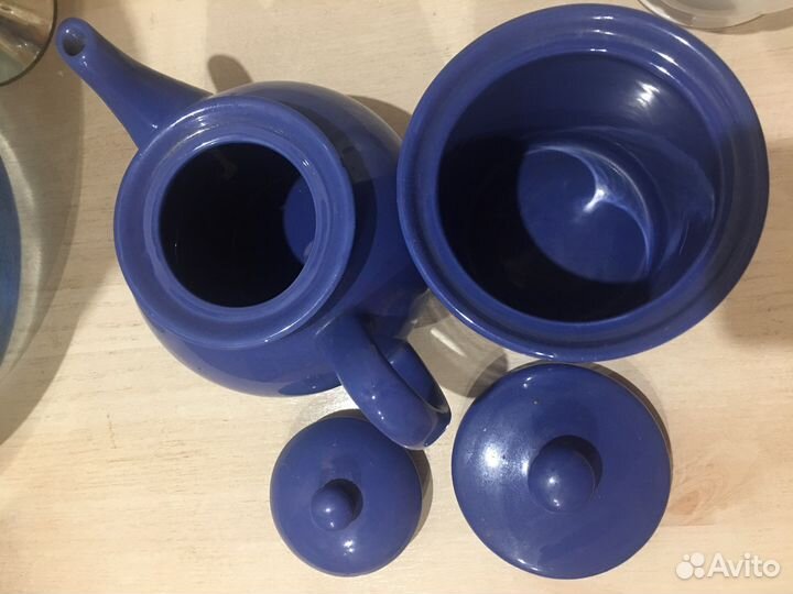 Заварочный чайник и сахарница