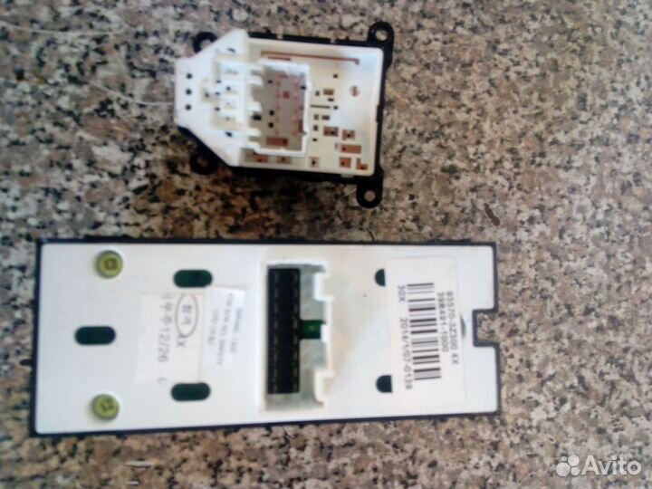 Блок управления стеклоподъемниками Хундай Ай 40