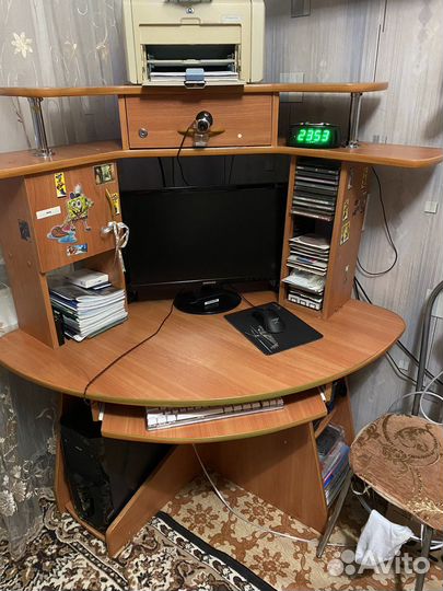 Компьютерный стол