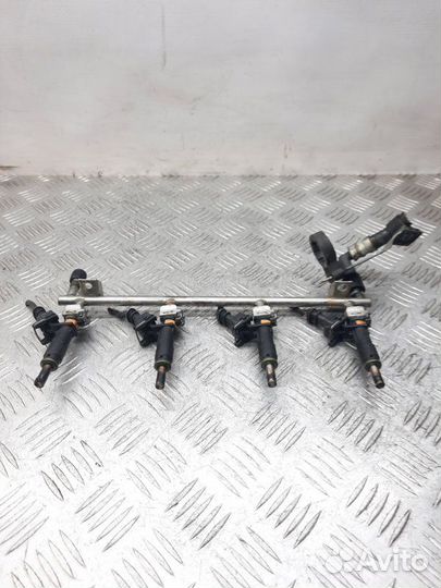 Топливная рампа Opel Vectra универсал 1.8 Z18XER