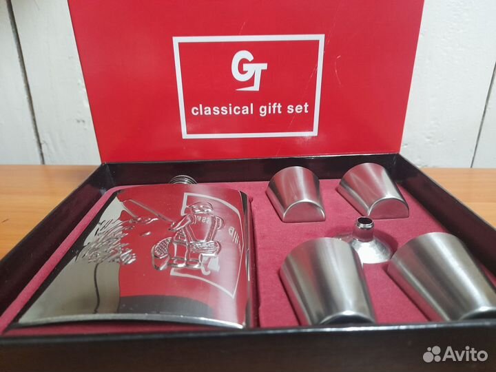 Мужской подарочный набор (фляга + 4 стопки)