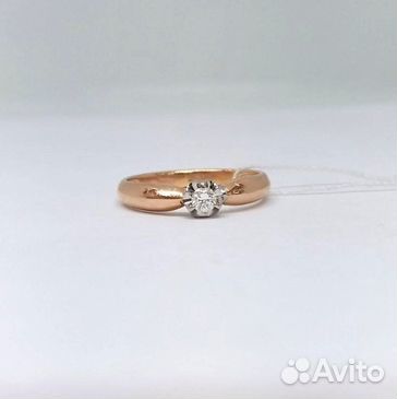 Кольцо с природным камнем Золото