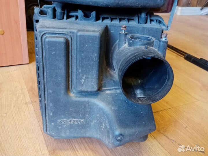 Корпус воздушного фильтра Мицубиси Аутлендер 1 2.4