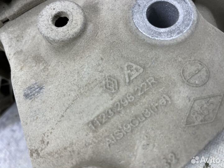 Опора двигателя правая Логан 2 8V K7M 2017 Сандеро