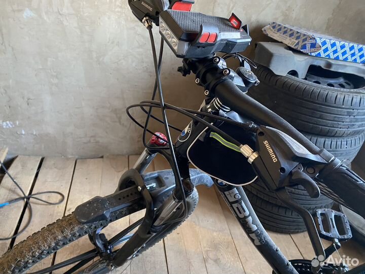 Велосипед на литых дисках BMW