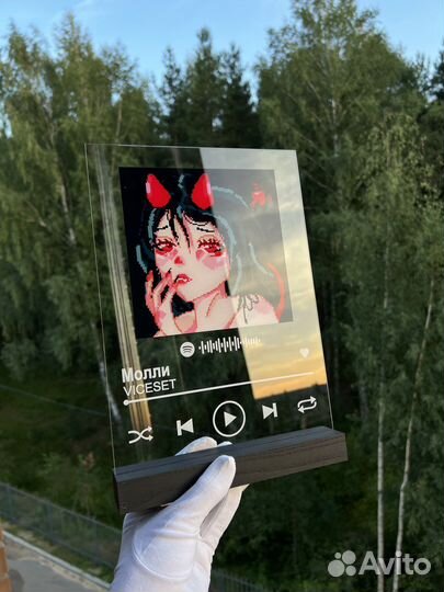 Трек на стекле с оживающим фото