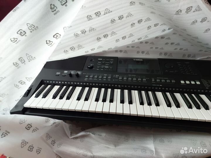 Синтезатор Yamaha PSR-E463 состояние нового
