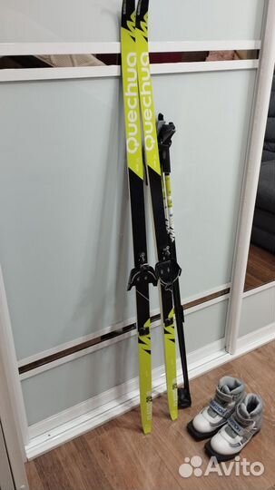 Лыжи с палками и ботинками 34р
