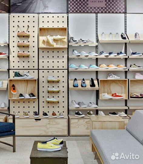 Продавец консультант спортивной обуви