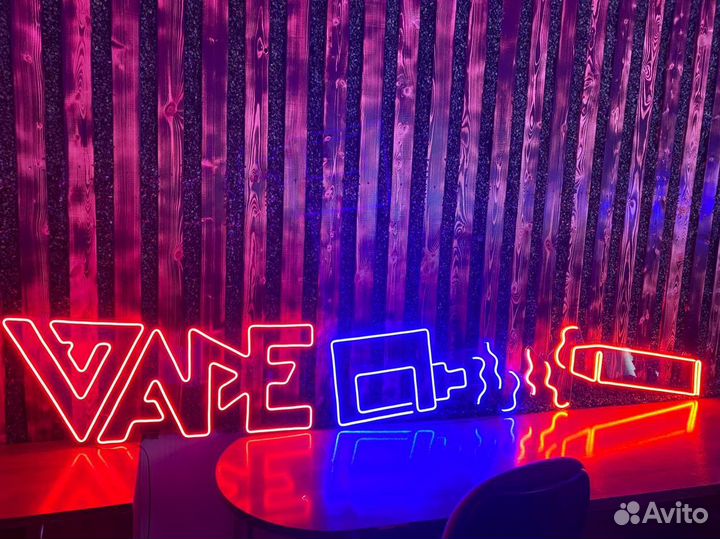 Неоновая вывеска. Дизайн в подарок