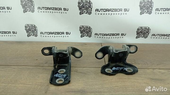 Петля двери задняя левая Toyota Camry 40 седан