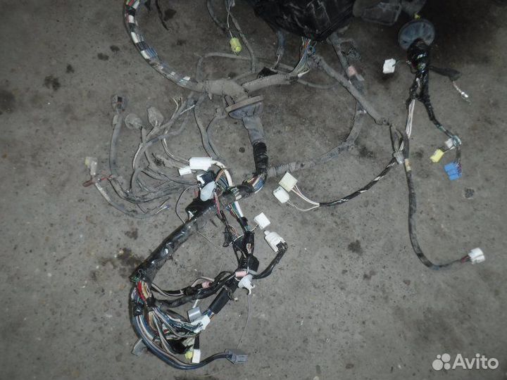 Проводка моторного отсека Toyota Corolla 151 1ZR