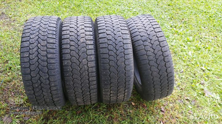 Yokohama Ice Guard F700Z 215/65 R16