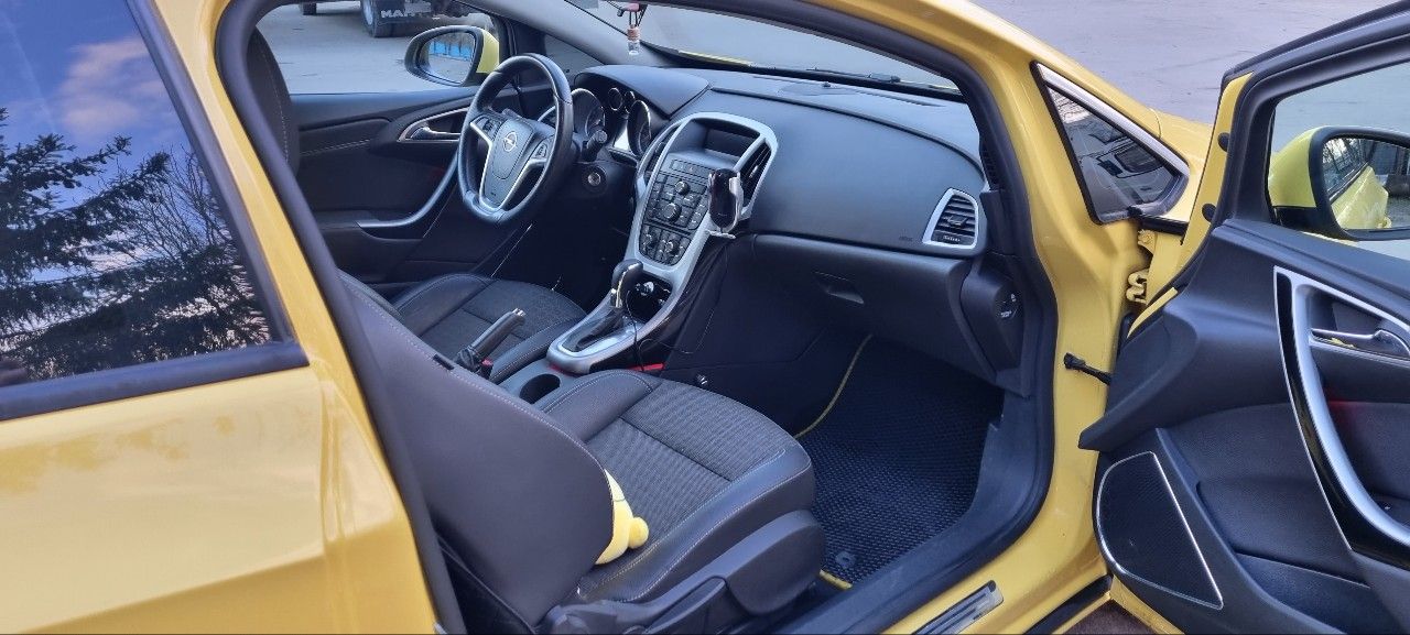Opel Astra GTC: фото владельца