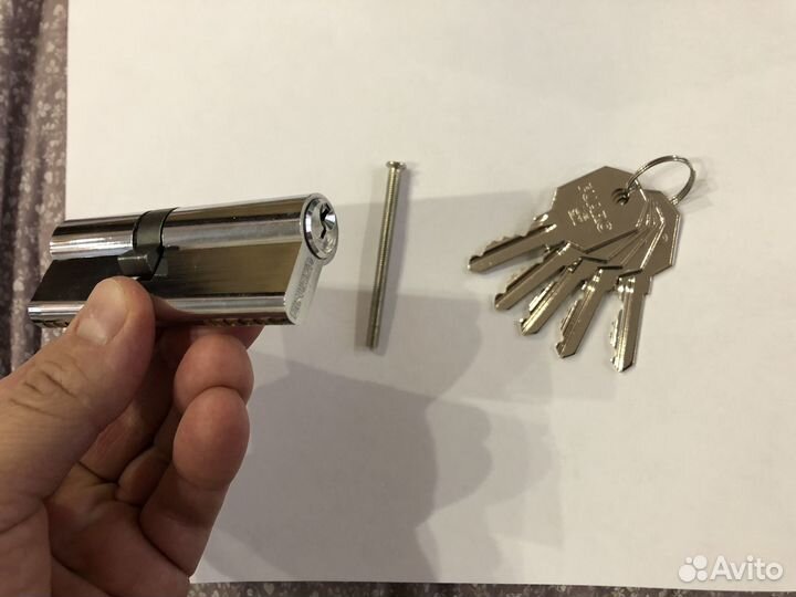 Замок дверной личинка