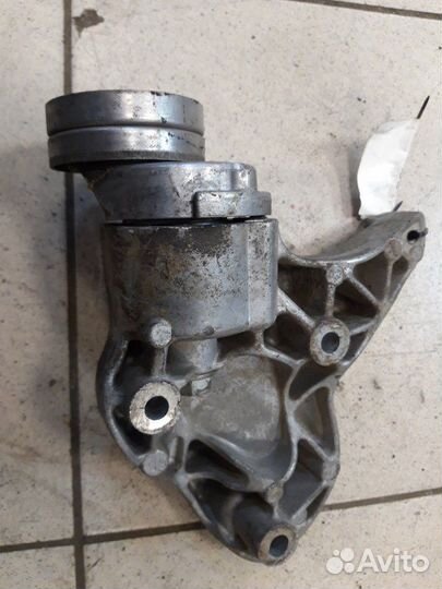 Кронштейн вспомогательных агрегатов Volkswagen